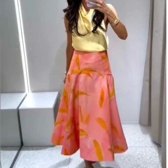 Tik Tok viral Zara Pink Banana Print Skirt, Size XL NEW WITH TAGS - Picture 3 of 5